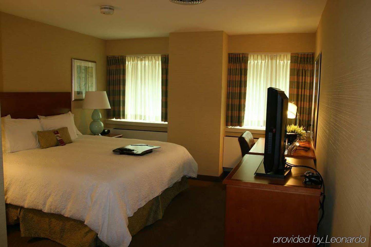 Hampton Inn & Suites Milwaukee Downtown Экстерьер фото